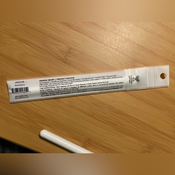 Makeup Revolution Eyeshadow Palette + elf eyeshadow brush - Picture 5 of 7